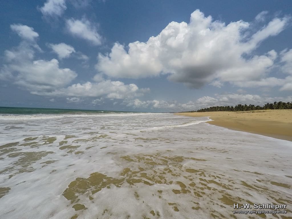 Okun-Ase Beach — photo by DocSlyper