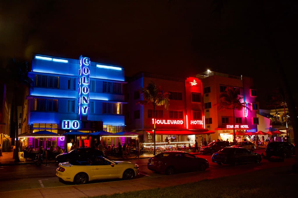 Tropical Deco