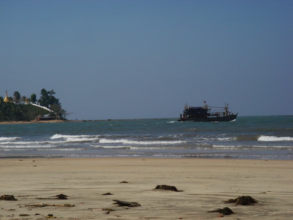 Phoe Kala Island Beach