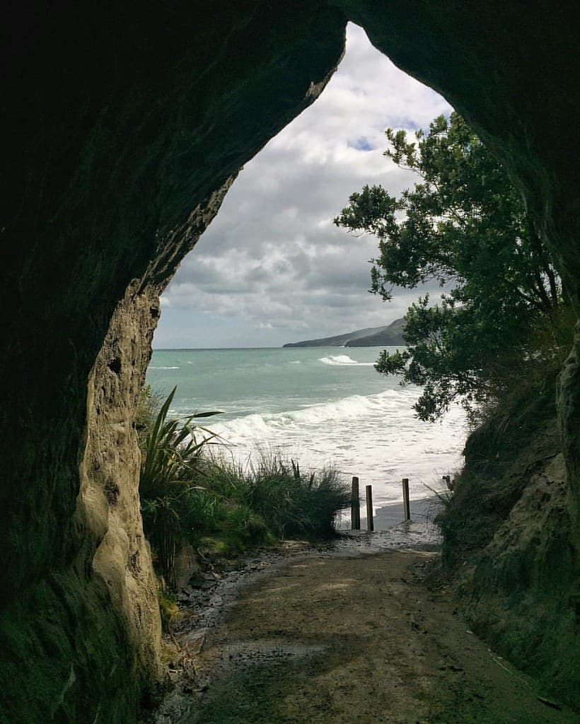 Waikawau Tunnel Beach