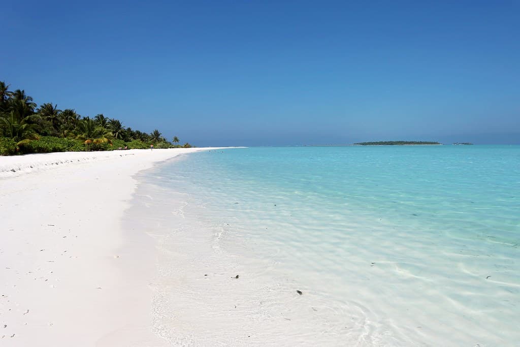 Fenfushi Lagoon Edge view 2