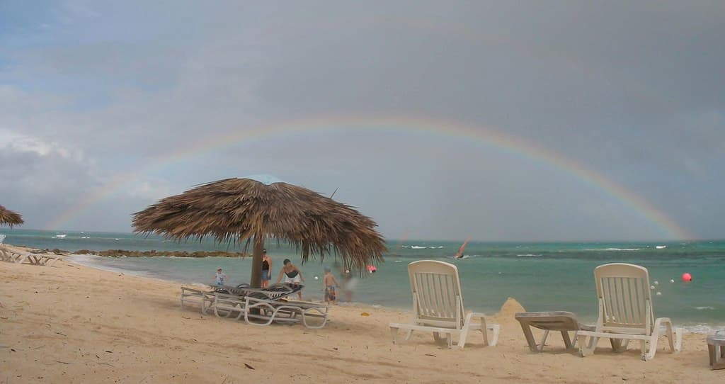 Playa Caletones de Guardalavaca view 2