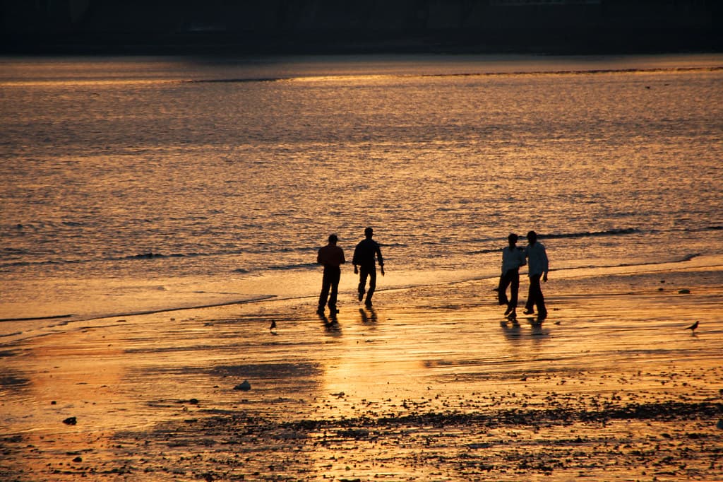 Dadar Chowpatty Beach — photo by Christian Haugen