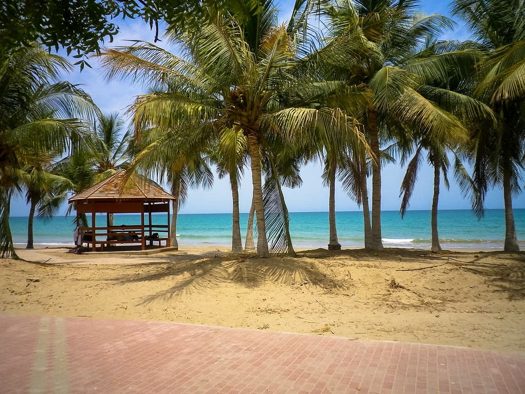 Qurum Beach — photo by samuelnabi