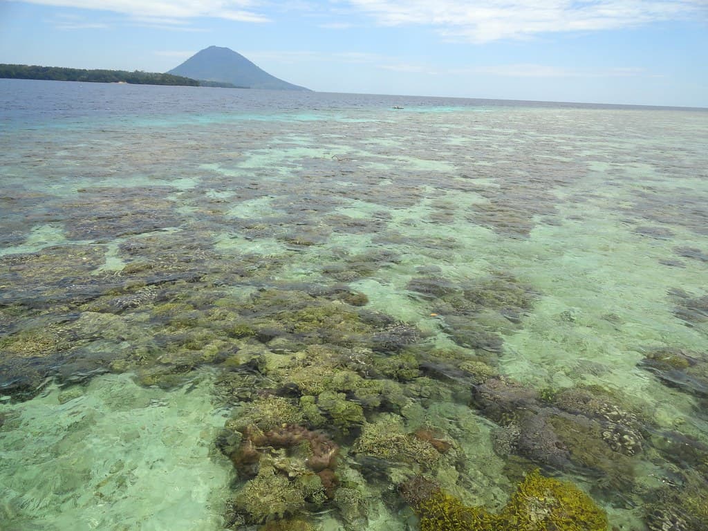 Siladen Beach view 3