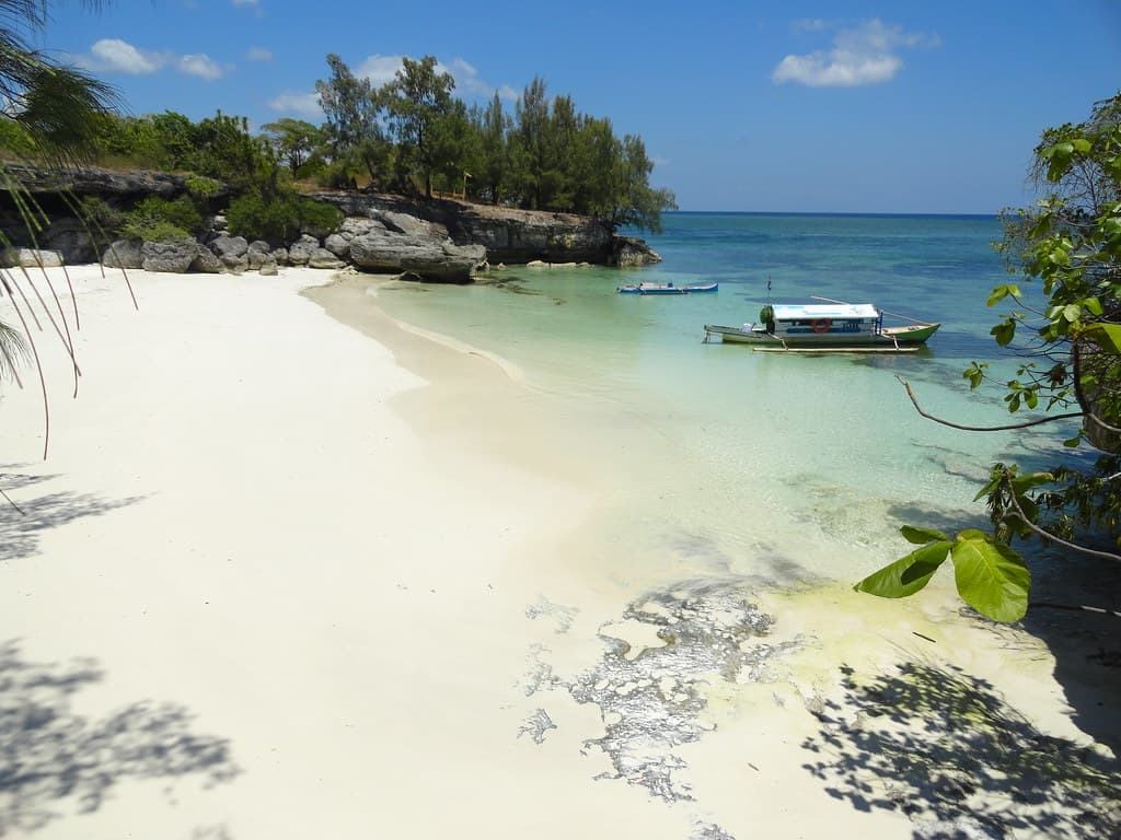 Pantai Liang Kareta, Pulau Pasi, Selayar Island