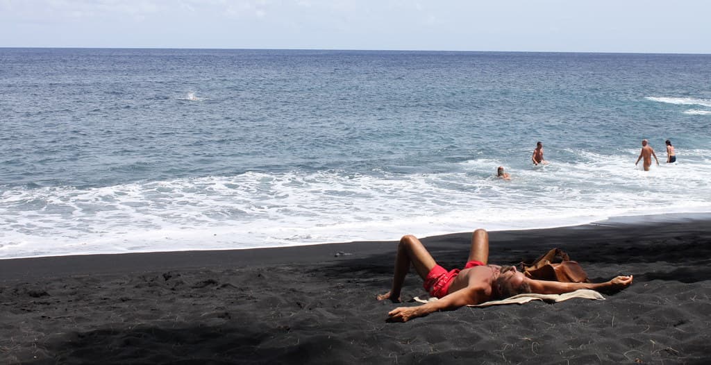 Hawaii: Kehena Black Sand Nude Beach