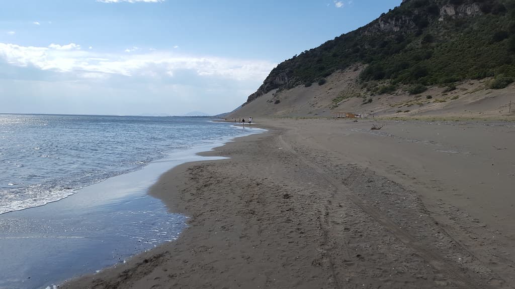 Rana e Hedhun Beach