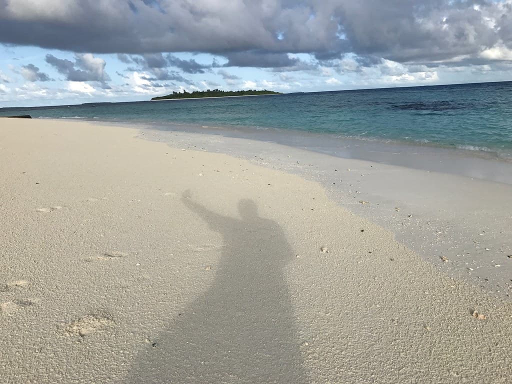 Meedhoo Lagoon Edge — photo by Francesc Farré
