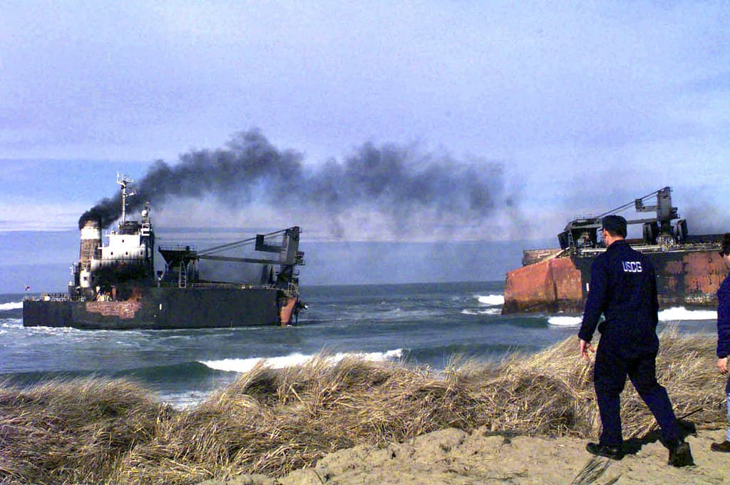 New Carissa grounding on Oregon Coast