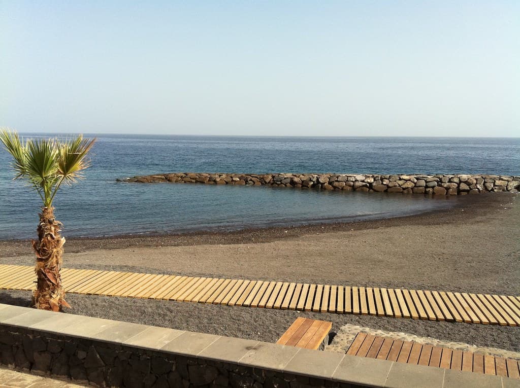 Playa de Samarines view 2