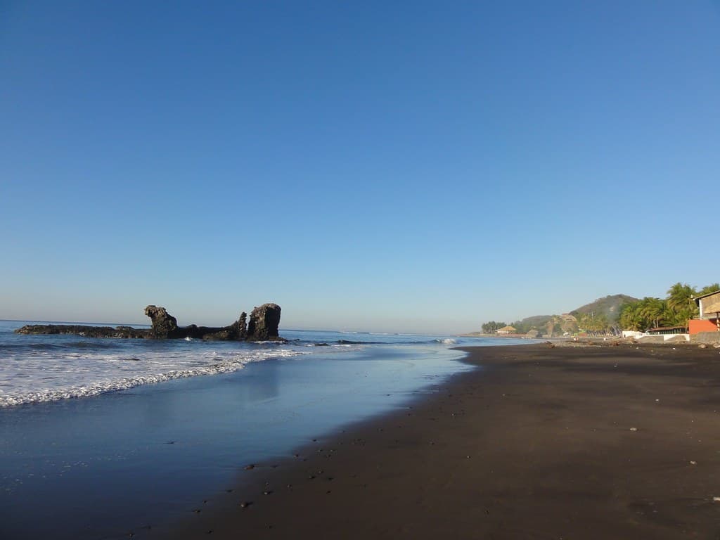 Playa Atami — photo by over_kind_man