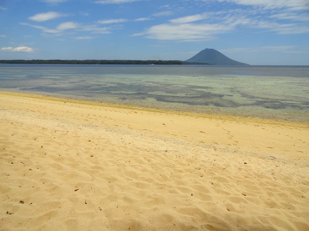 Siladen Beach