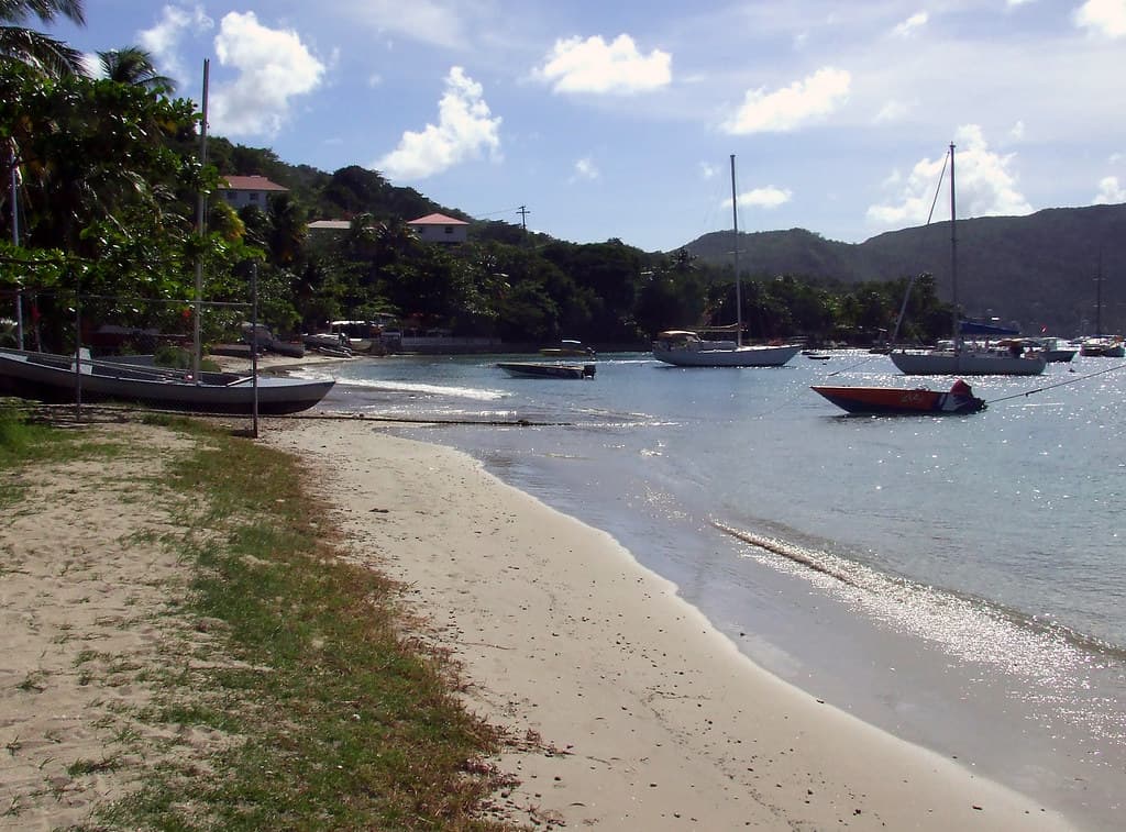 Hidden Cove Bequia — photo by size4riggerboots