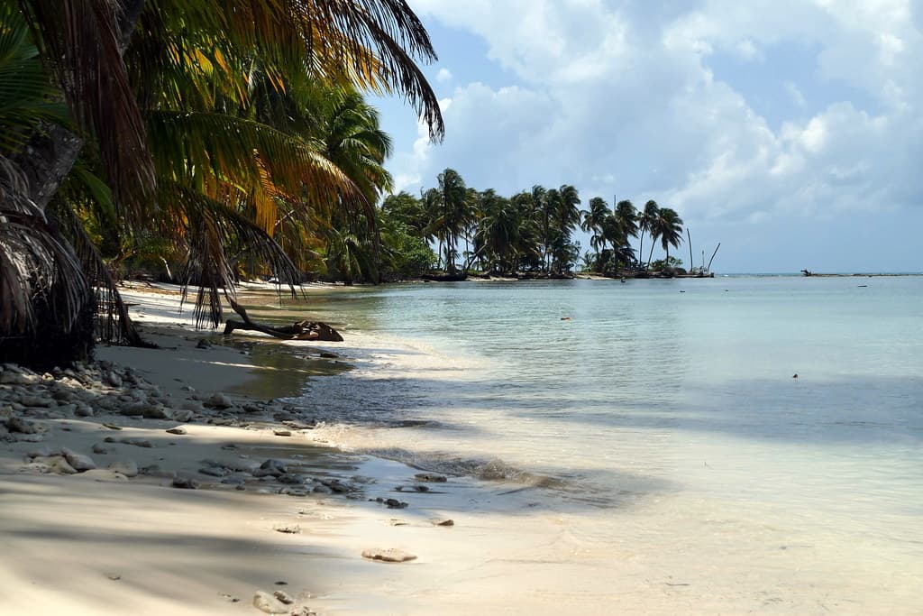 Man O' War Cay Beach — photo by Fernweh Impressionen