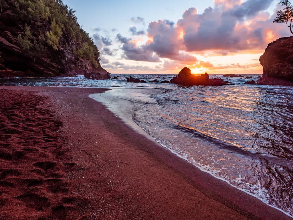 Red Sand Beach (Kaihalulu Beach) view 2