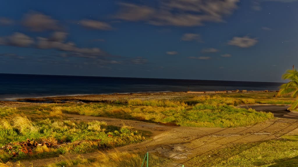 Playa Club Habana — photo by Miguel Discart & Kiri Karma (Photos Vrac)