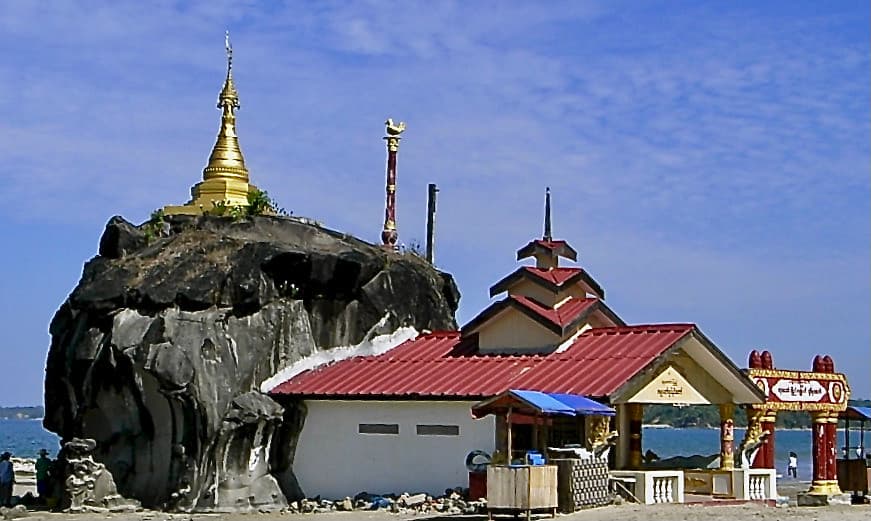 Thae Phyu Island Water Pagoda Beach