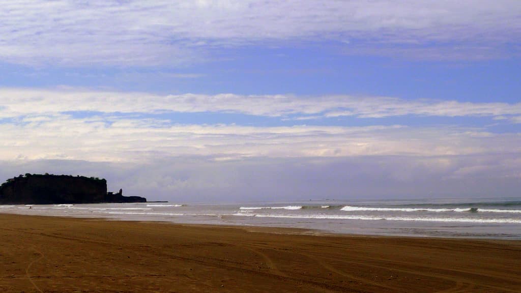 Playa Piqueros view 2