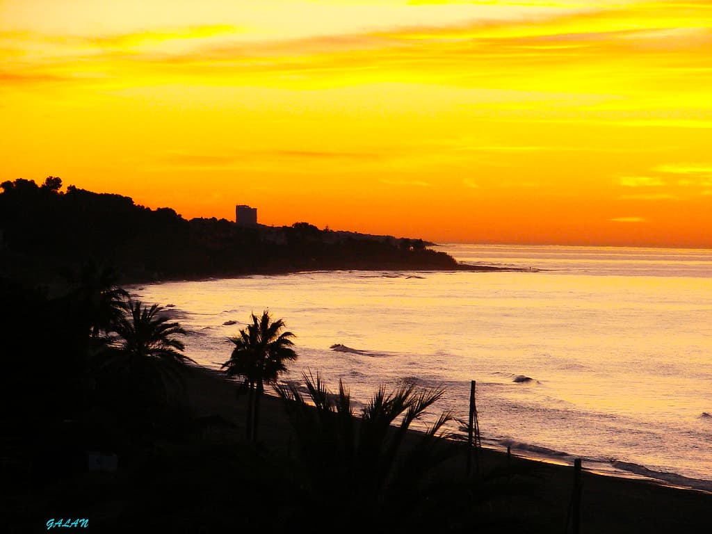 Playa de la Fontanilla view 2