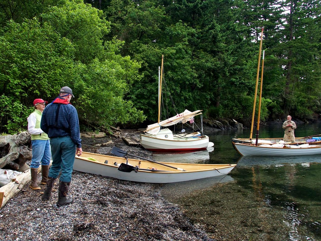 boats on the beach at Saddlebag Island