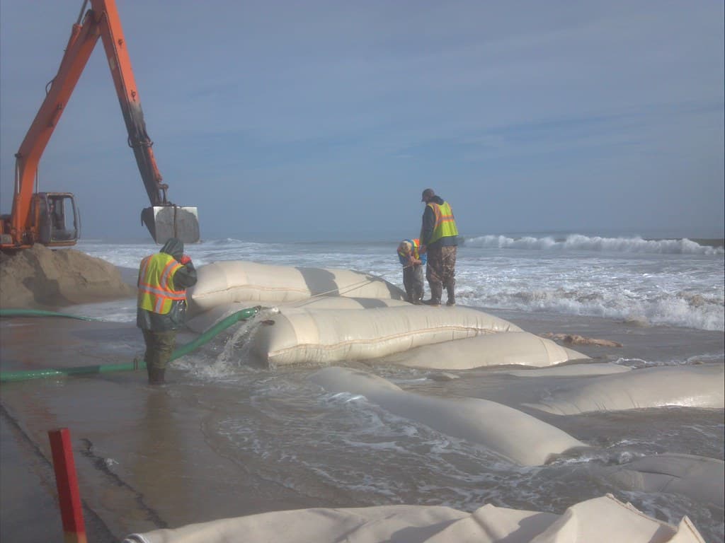 Crews Face Wet Conditions as Sandbag Installation Continues