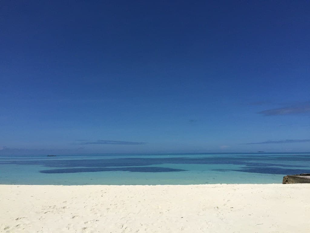 Dhigurah Lagoon Edge