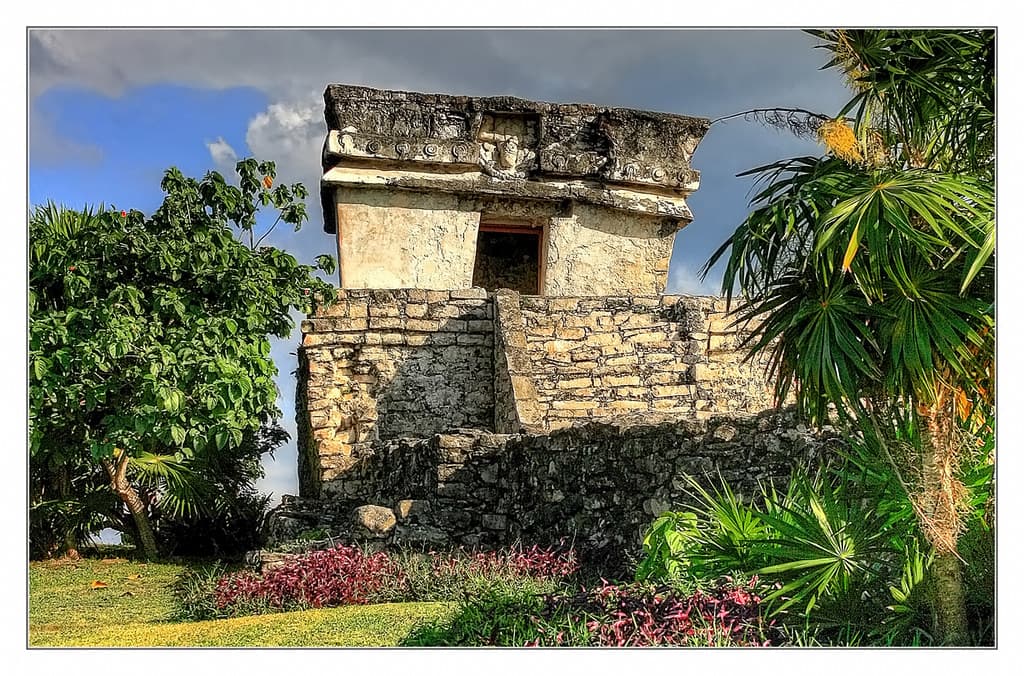 Tulum MEX - Templo del Dios Descendente 03