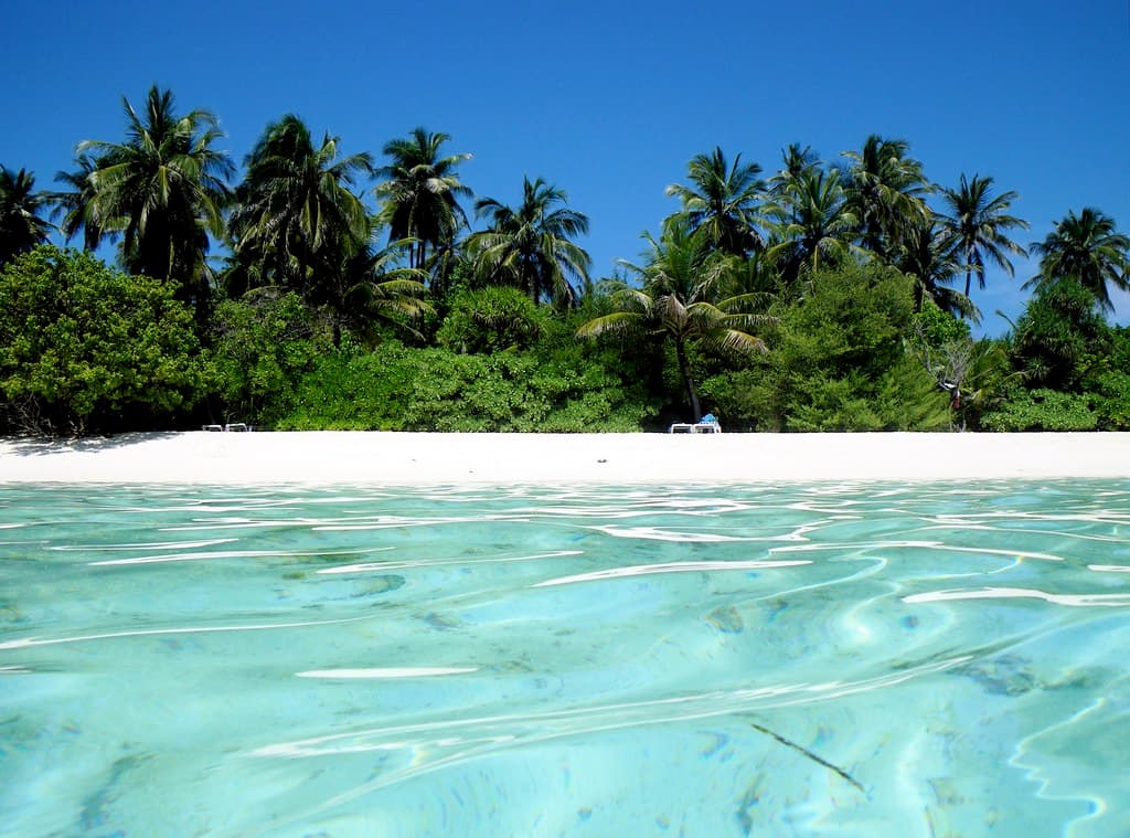 Dhiffushi Bikini Beach