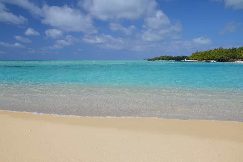 Quatre Cocos Beach